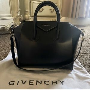 Givenchy antigona medium